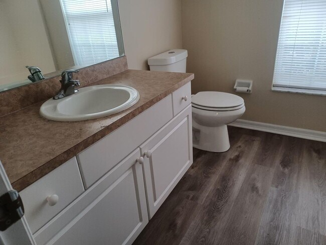 Building Photo - 3/2 with laminate flooring throughout