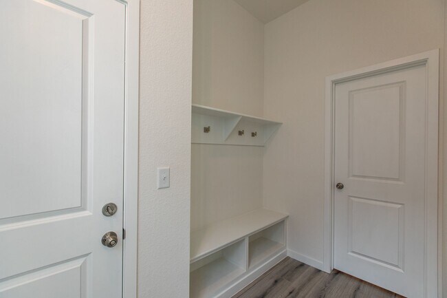 Building Photo - Stunning 4BD/3BA Home in Wolf Ranch – Mode...