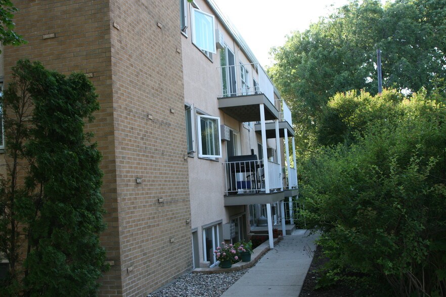 Building Photo - 612 N 4th St