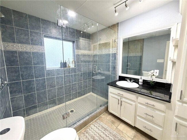 Building Photo - 404 N 16th St
