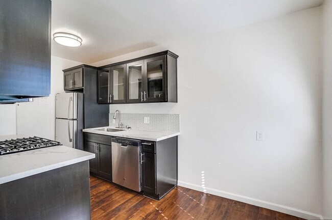 Building Photo - 6028 West Blvd