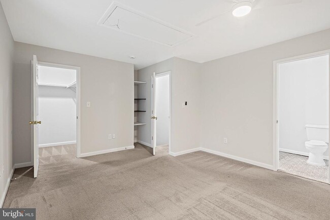 Building Photo - 9473 Clocktower Ln