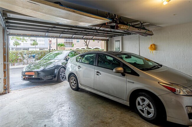 Building Photo - 2069 S Ocean Dr