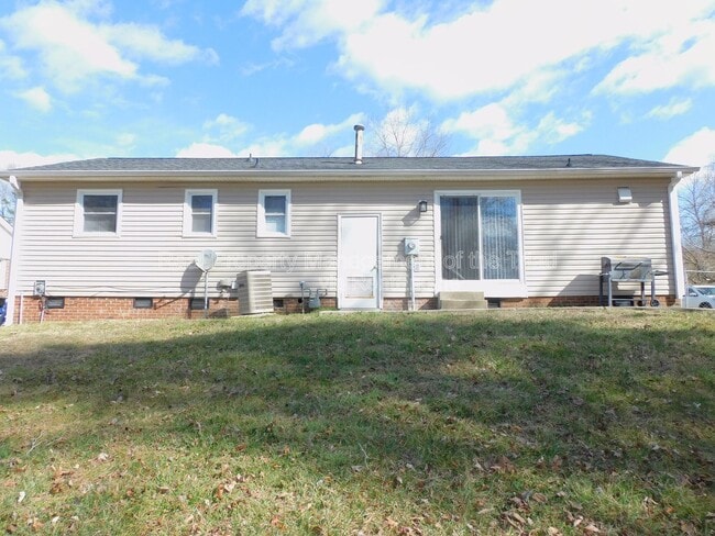 Building Photo - 905 Tipperary Dr