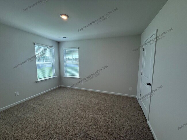 Building Photo - 122 Longleaf Ct