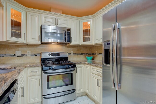 Building Photo - 41 Beechwood Ave