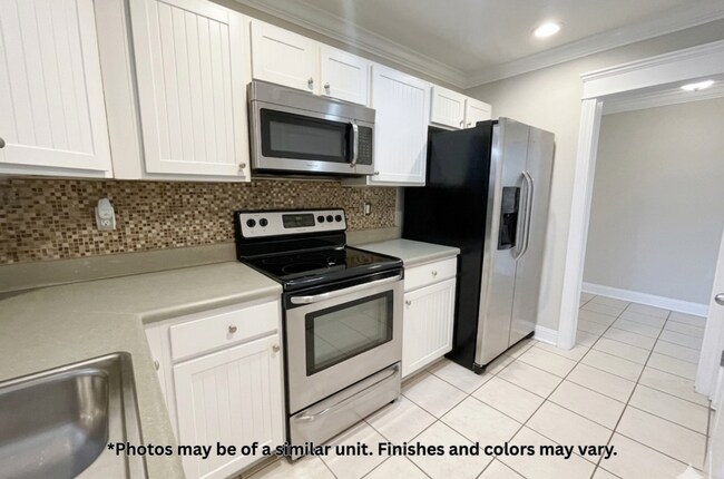 Building Photo - RENT PRICE IS FOR ENTIRE UNIT, NOT PER BEDROOM!