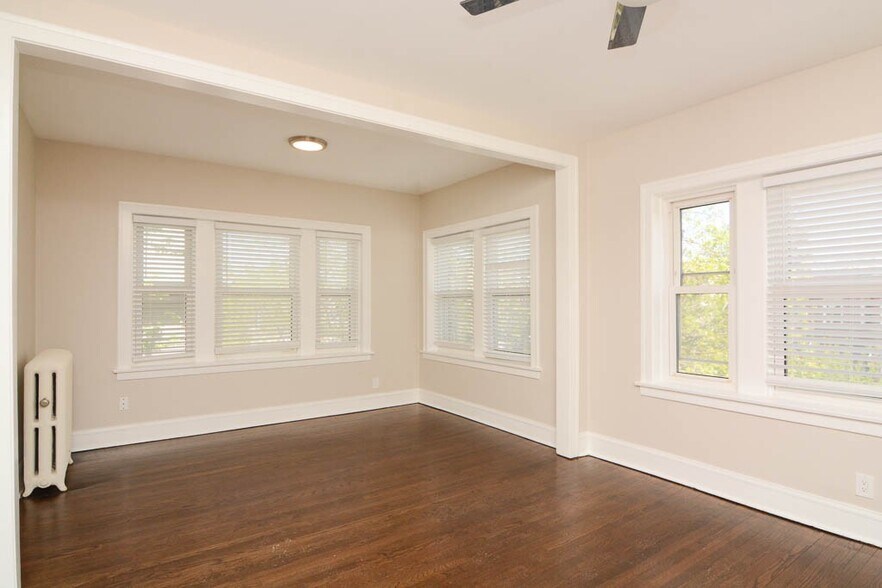 Building Photo - 5306 N Ashland Ave