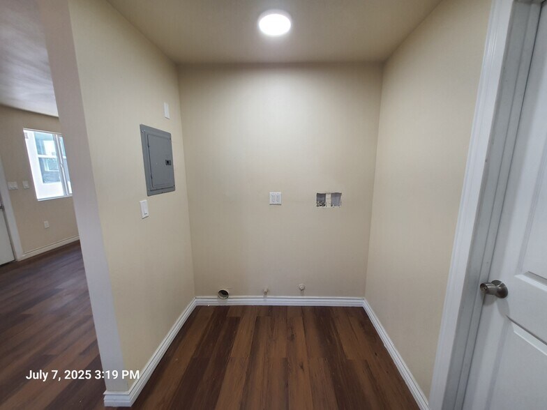 Washer & dryer hook-ups - 1221 W 152nd St