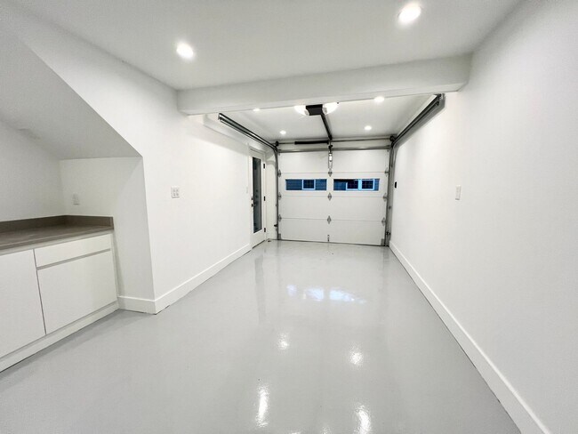 Building Photo - BRA19BS