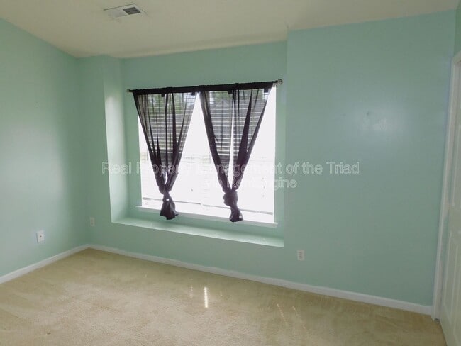 Building Photo - 144 Bridford Downs Dr