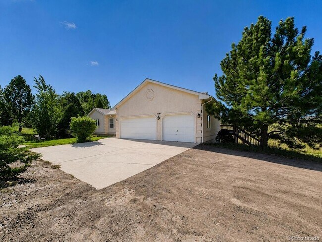 Building Photo - 1185 S Park Dr