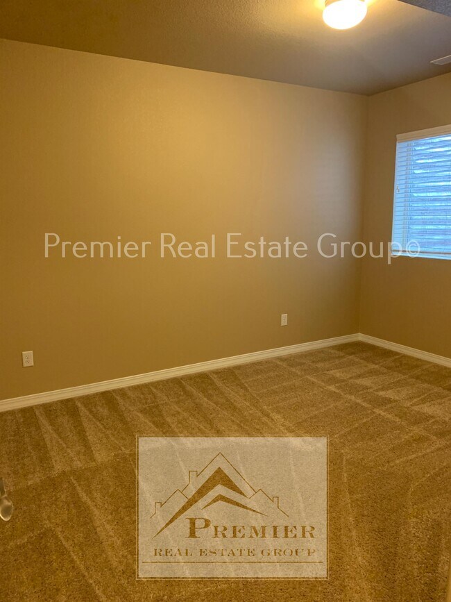 Building Photo - 5948 Revelstoke Dr