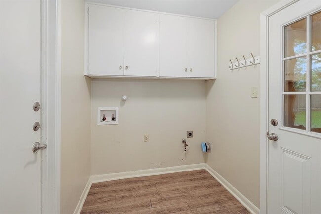 Building Photo - 8609 Melshire Dr