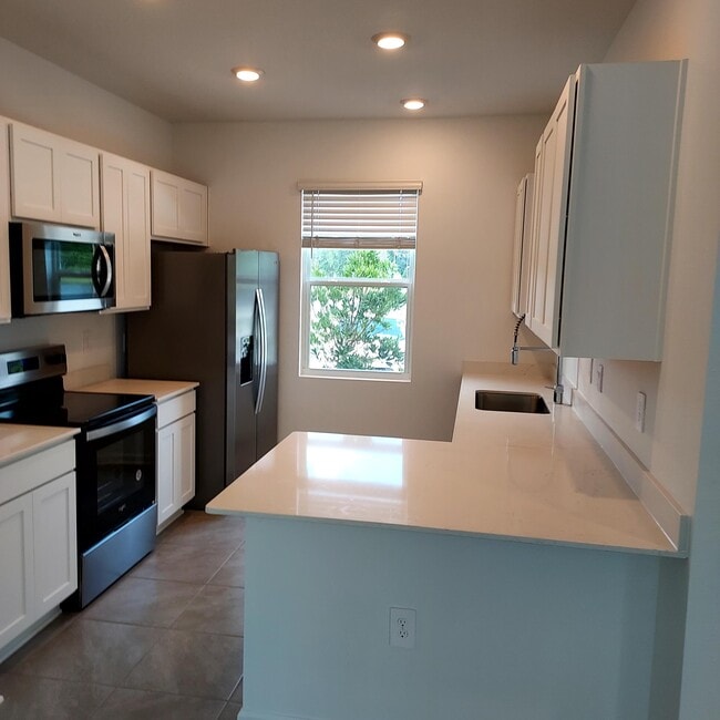 Modern Kitchen with quartz counter tops - 67 Sage Branch St