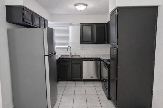 Building Photo - 5815 Village Forest Ct