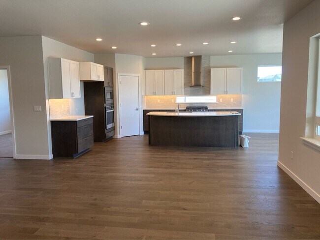 Building Photo - 3-Bed, 2 Bath Stunner in Kestrel Point