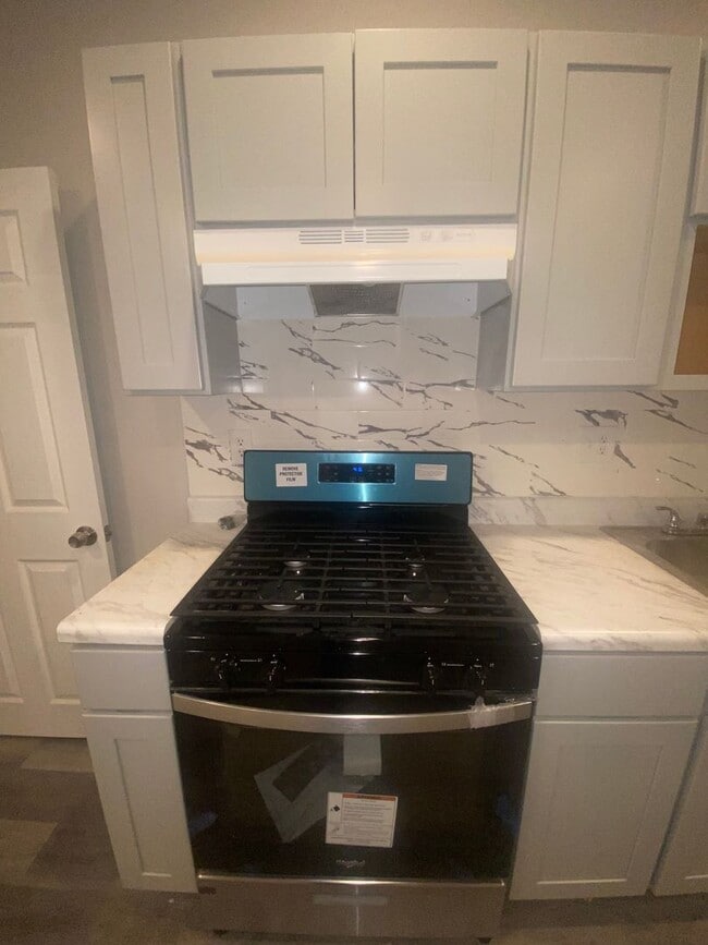 Building Photo - Remodeled Home - Oak Lane