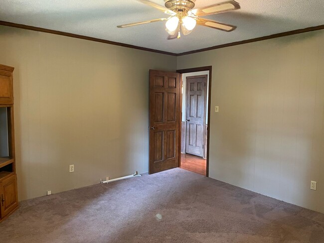 Building Photo - 3 BED, 2 BATH HOME LOCATED IN DENTON