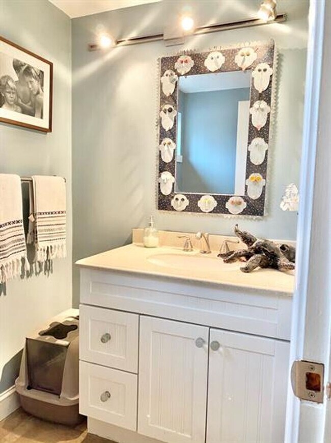 Building Photo - 2 Bedroom Condo South End of Burlington