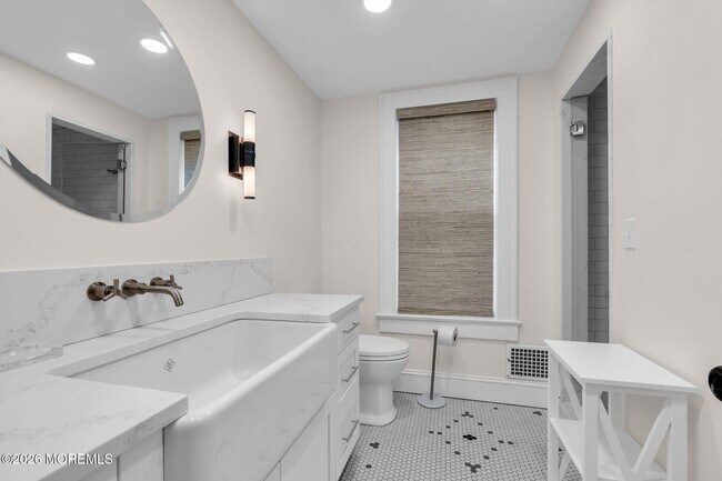 Building Photo - 62 Webb Ave