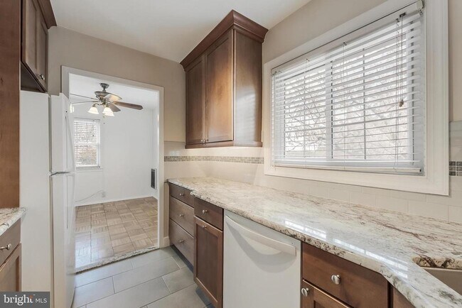 Building Photo - 3282 Martha Custis Dr