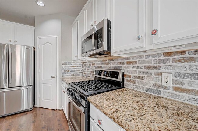 Building Photo - 502 Mornington Ln