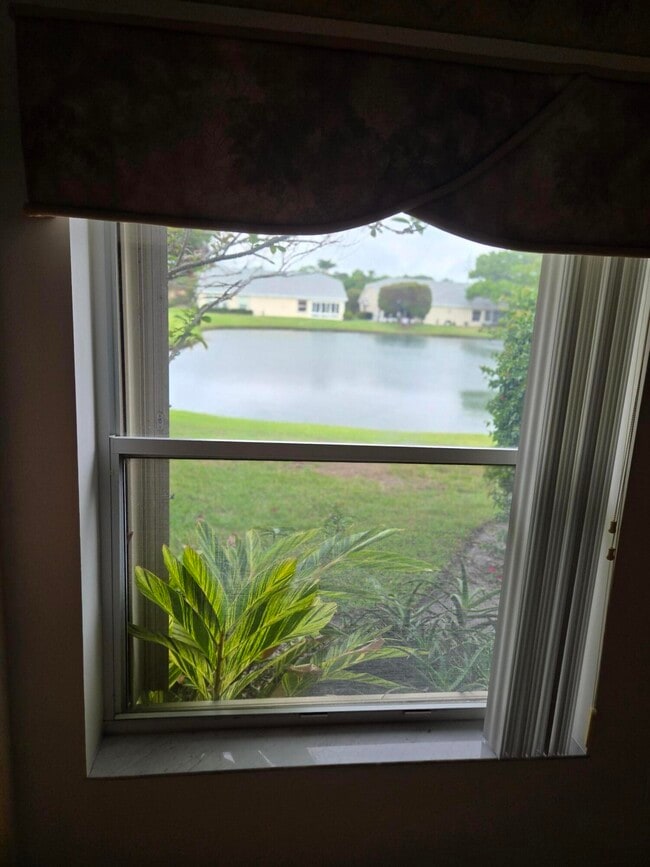 Building Photo - 4234 SE Home Way