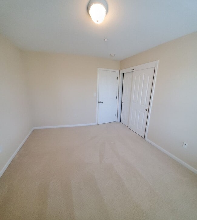 Building Photo - Wonderful 5bd / 3.5ba with 2 master suites