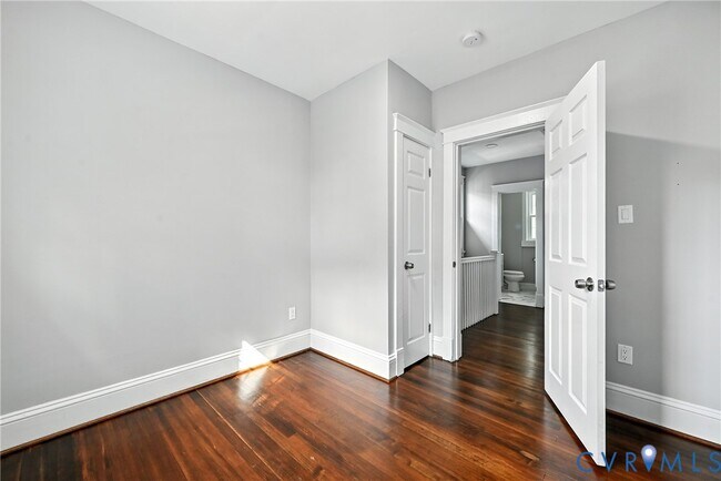 Building Photo - 2909 Woodcliff Ave