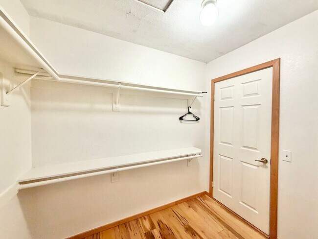 Building Photo - Recently Remodeled 3 Bedroom 2 Bathroom Corner Lot Home Move-in Ready