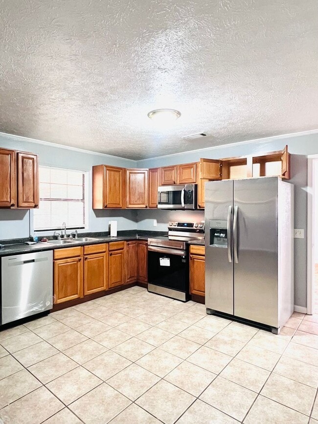 Building Photo - 4 bed, 3 bath home in Opelika!