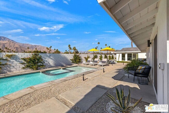Building Photo - 945 N Buttonwillow Cir