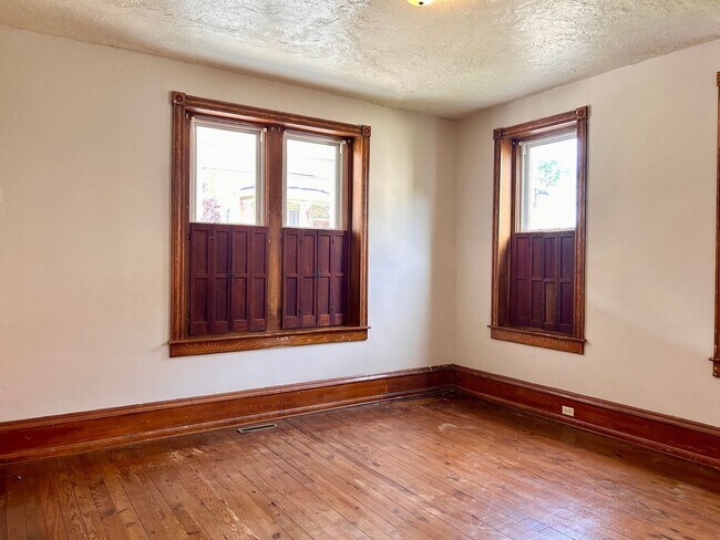 Building Photo - 47 E Main St