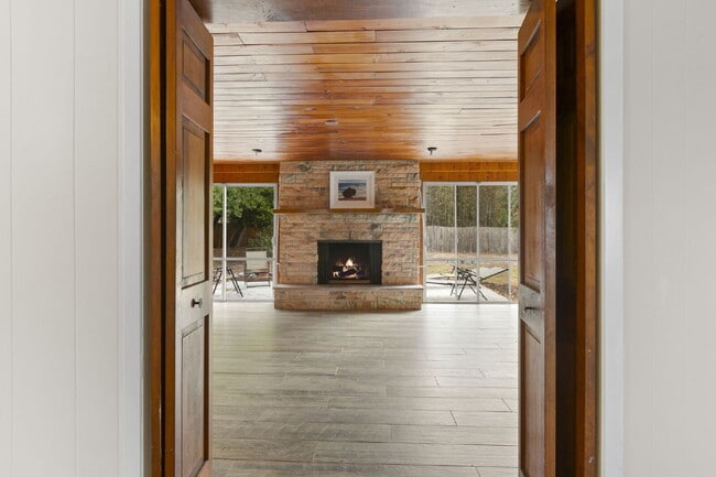 Building Photo - FULLY FENCED Home For Rent in Clearwater!