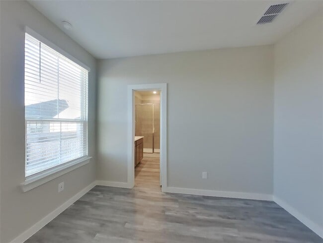 Building Photo - 612 Lindheimer Ln