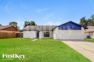 Building Photo - 6802 Rosemary Dr