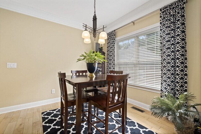 Building Photo - 1015 Crimson Clover Dr