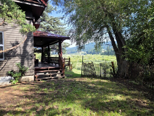 Building Photo - 5782 Bridger Canyon Rd