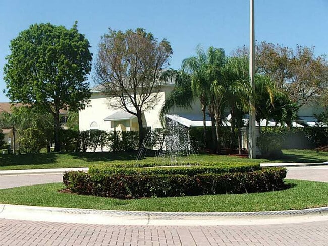 Building Photo - 4740 SW 12th Pl