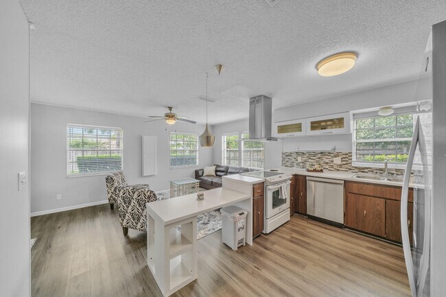Building Photo - 1350 Riverside Cir