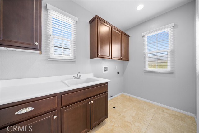 Building Photo - 46239 Lone Pine Dr