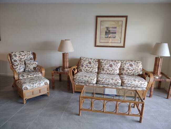Building Photo - 5527 NE Gulfstream Way