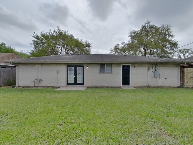 Building Photo - 6422 French Chateau Dr