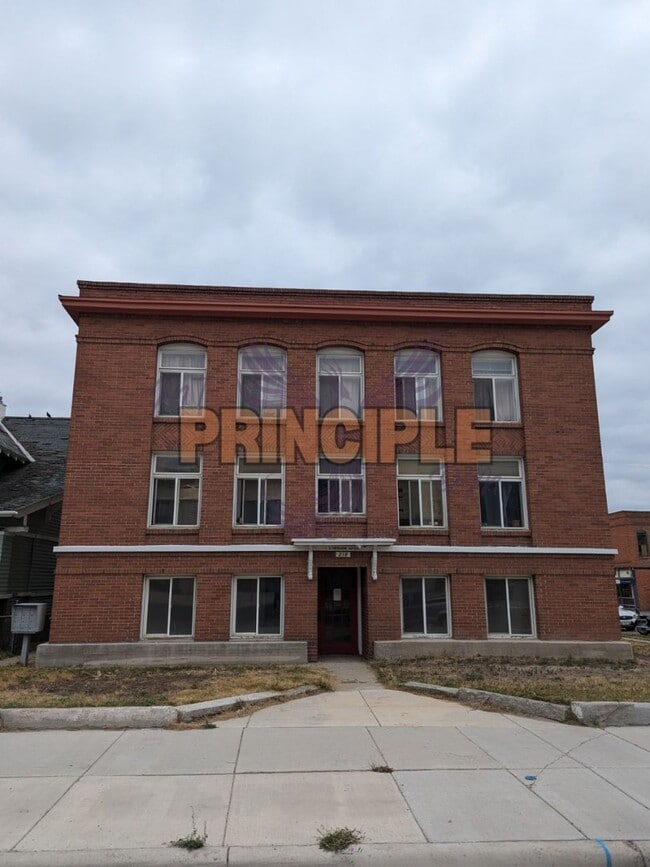 Building Photo - 218 E 3rd St
