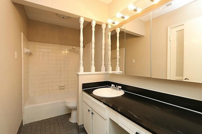 Building Photo - 12623 Westella Dr