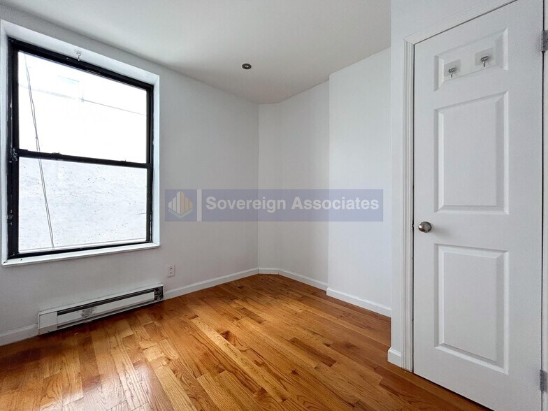 Building Photo - 109 W 105th St