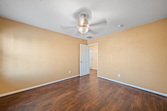 Building Photo - 5007 Pine Ridge Knoll Ct