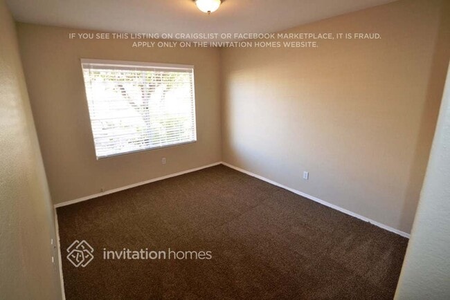 Building Photo - 1669 E Golden Ln