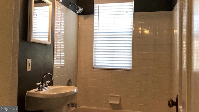 Building Photo - 1813 Key Blvd